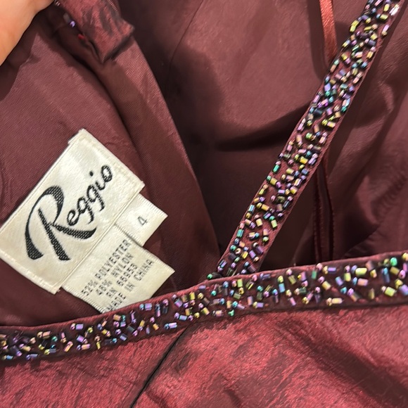 Elegant Burgundy Evening Gown - Picture 2 of 4